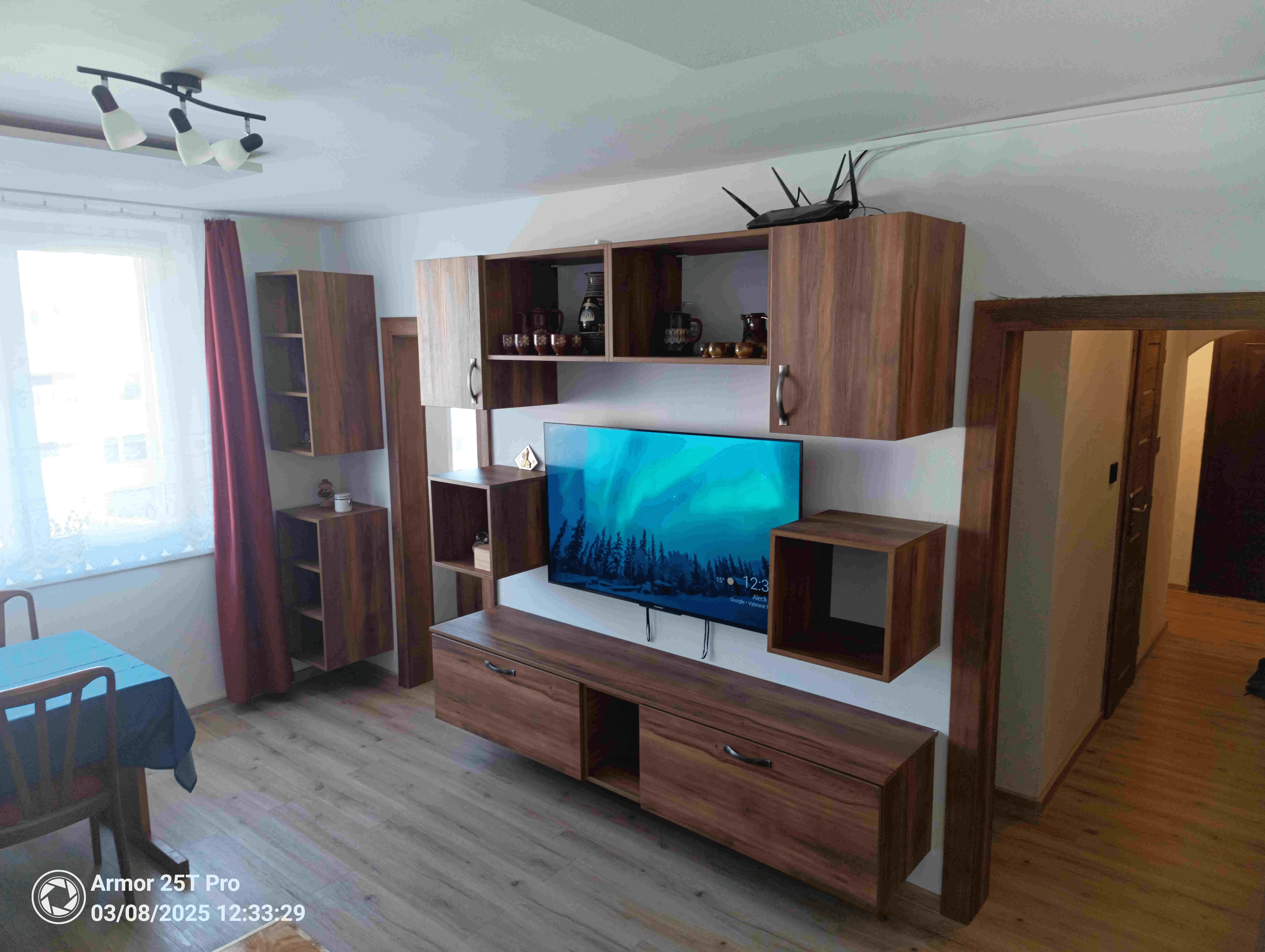 article-background-image