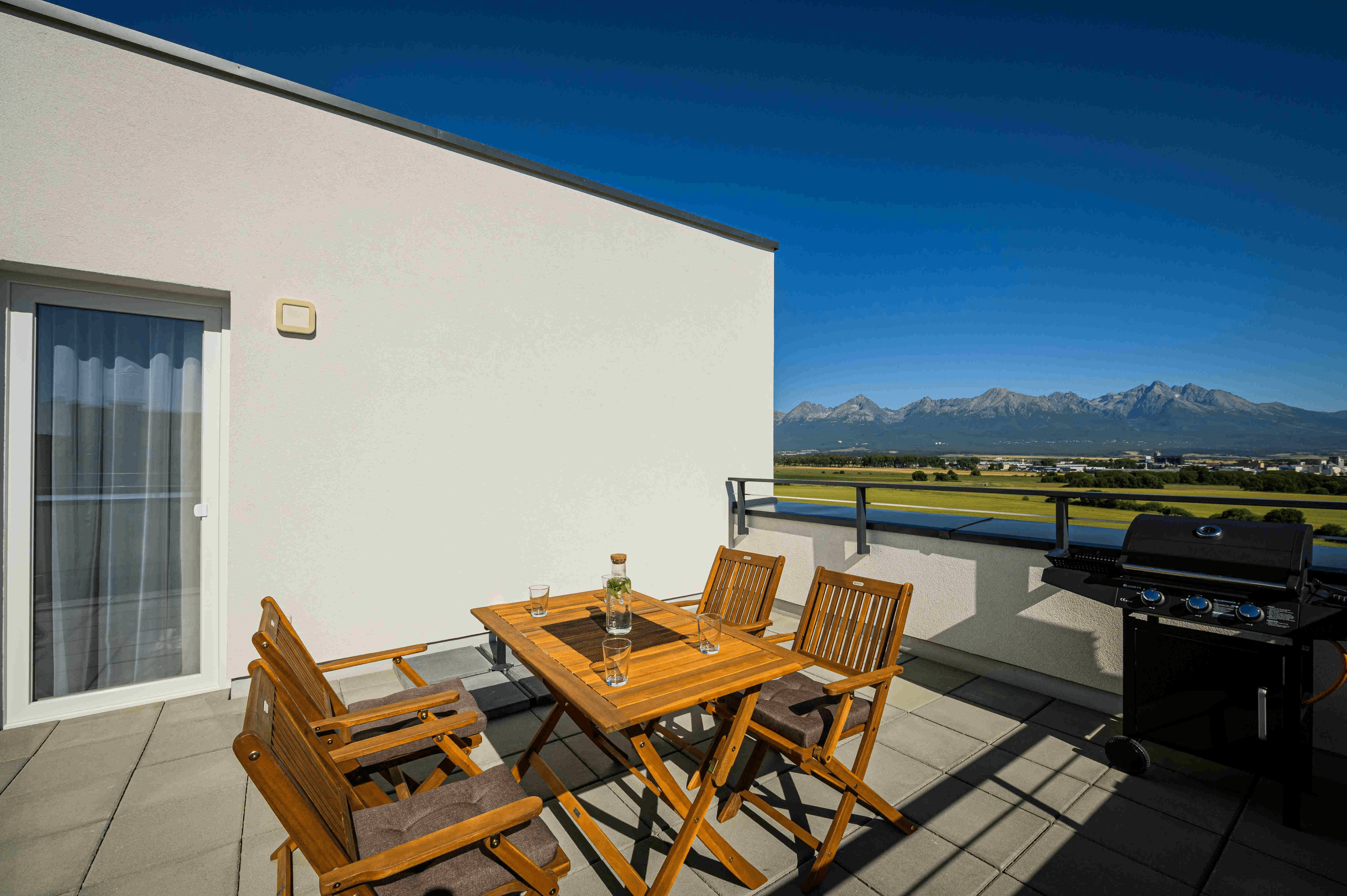 image-photo-12-a-bbq-terrace-with-tatra-view-13-1761560314219-688060177.png
